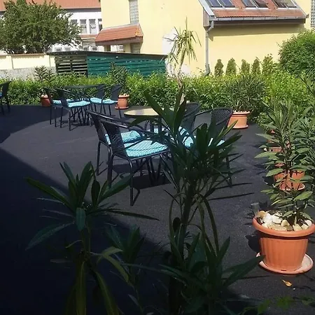 Li-di Apartman *